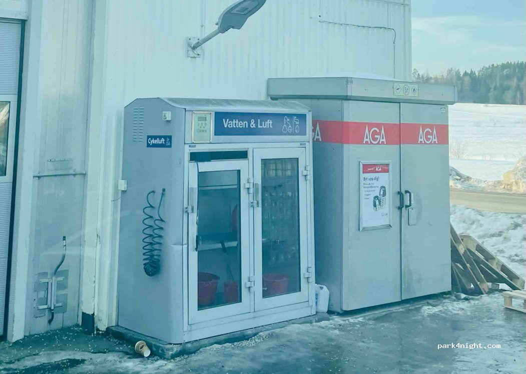 (820 77) Gnarp - Östra Stationsvägen 1 — foto