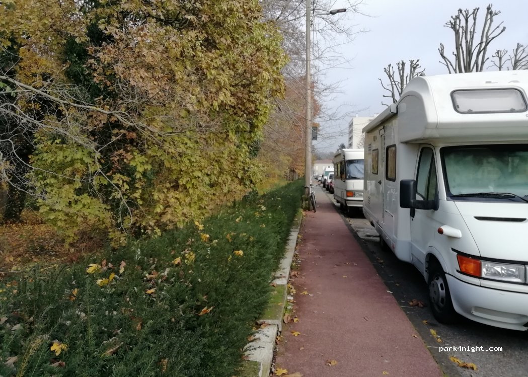 (69500) Bron - 17 Rue des Communaux — foto 2