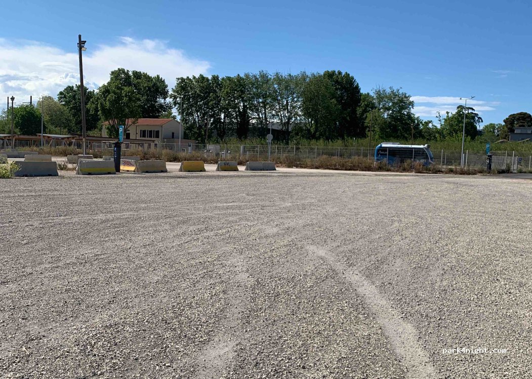 (13200) Arles - 24 Route de Crau — foto