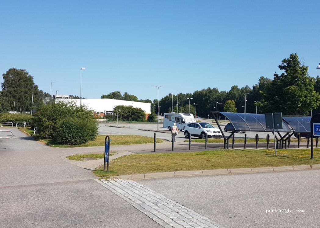 (438 32) Landvetter - 3 Idrottsvagen — foto 2