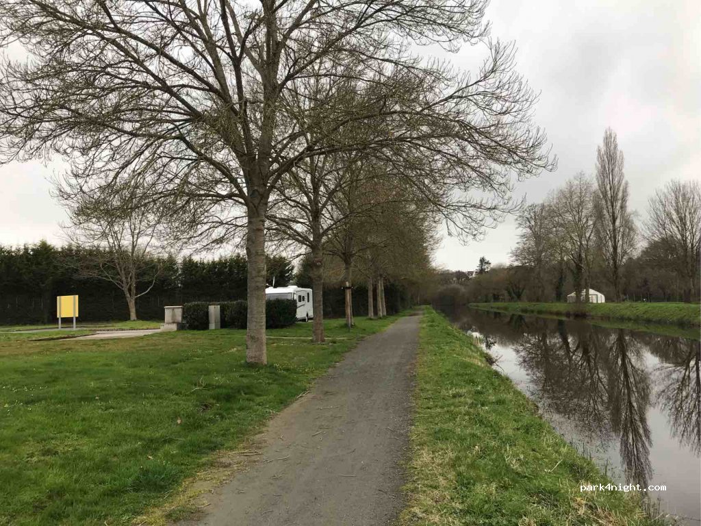 (22570) Plélauff - 33 Le Bout du Pont — foto 3
