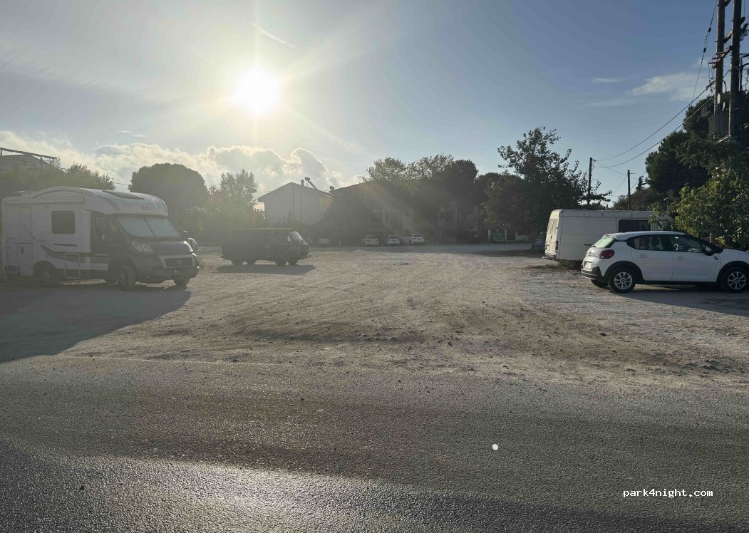 (630 88) Nikiti - Unnamed Road — foto