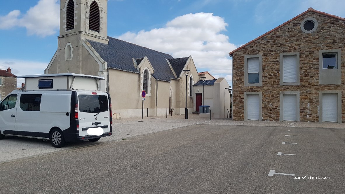 (44710) Saint-Léger-les-Vignes - 3 Place de l'Église — foto