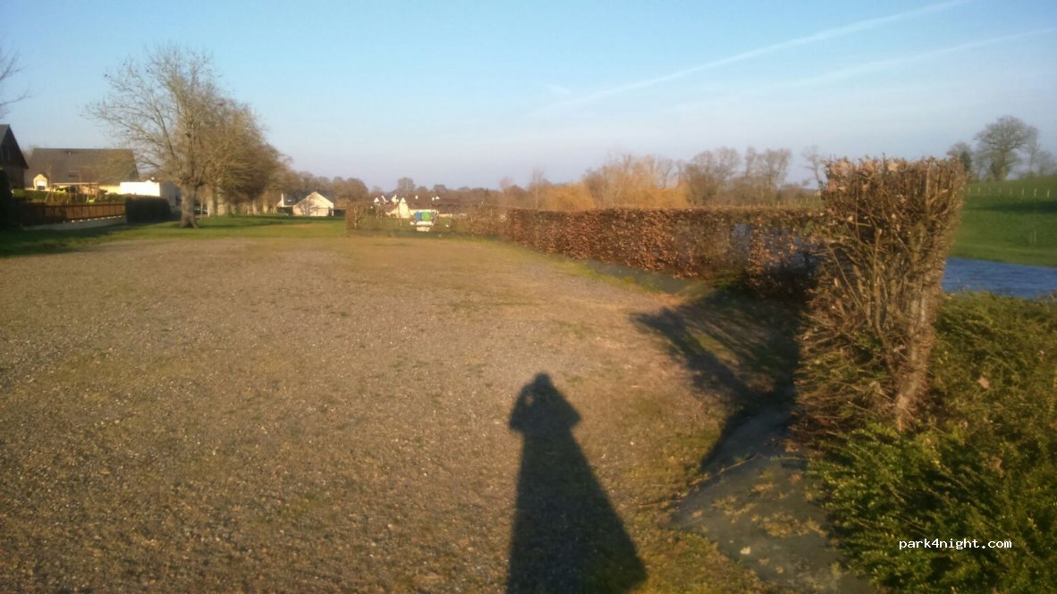 (53470) La Bazouge-des-Alleux - 23 Place des Justes — foto 2