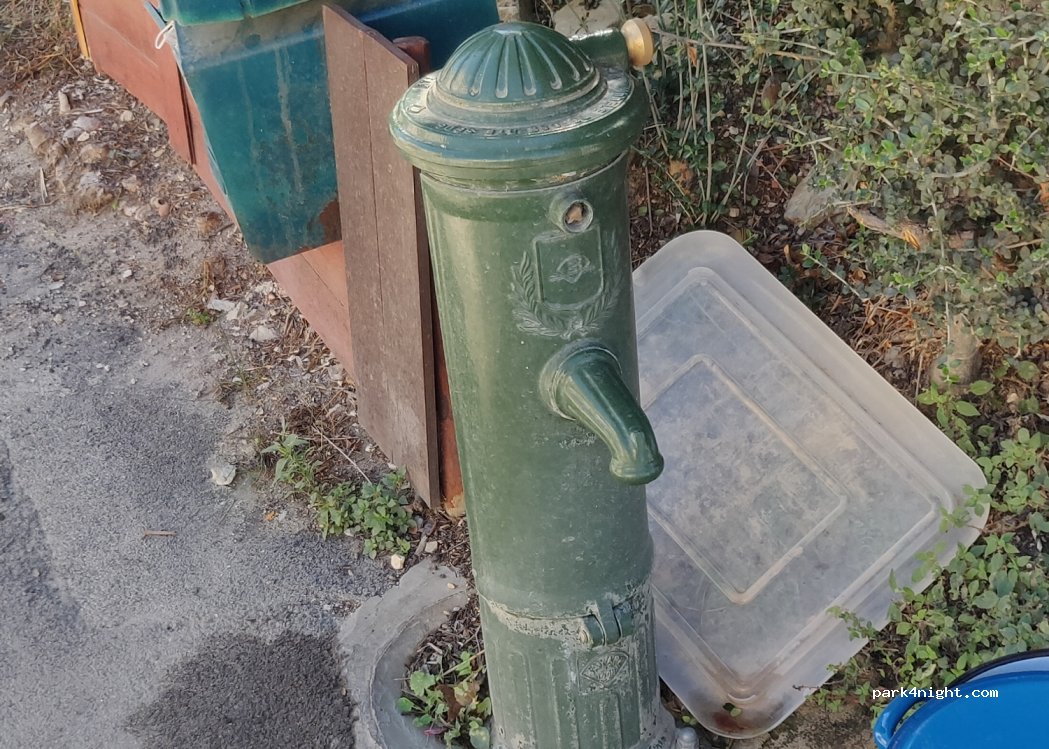 (83400) Hyères - 25 Chemin de la Table Ronde — foto