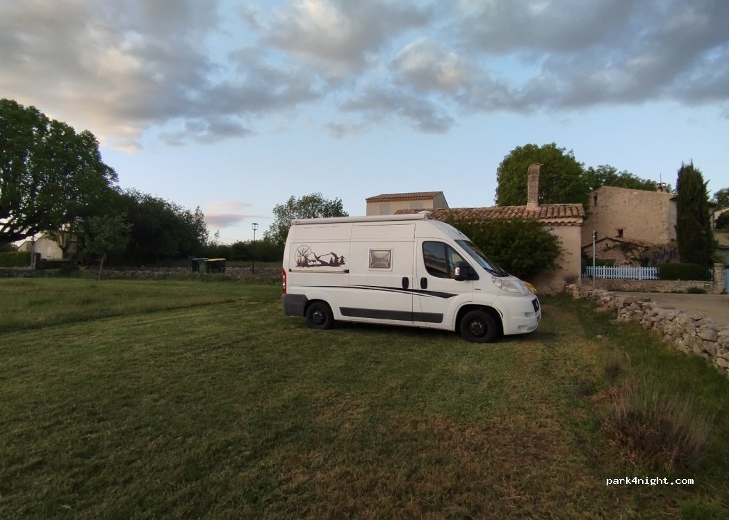 (84390) Saint-Trinit - D157 — foto 3