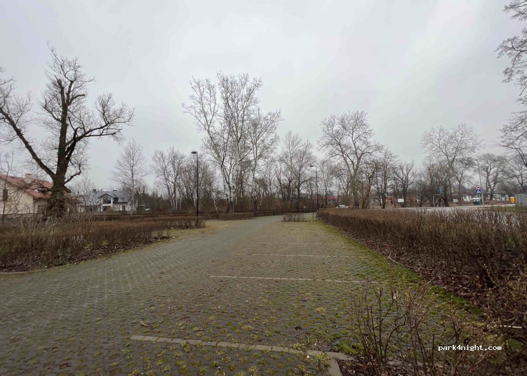 (05-092) Łomianki Dolne - 32B Wiślana — foto