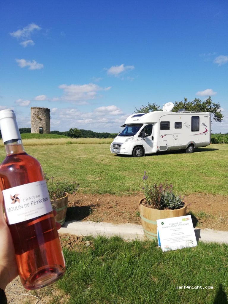 Aire de camping-cars | Château Moulin De Peyronin — foto