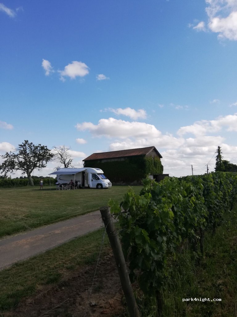 Aire de camping-cars | Château Moulin De Peyronin — foto 3