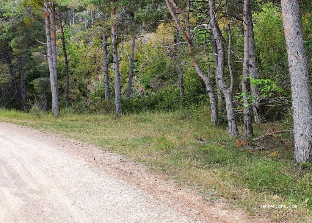 (83840) Bargème - Unnamed Road — foto