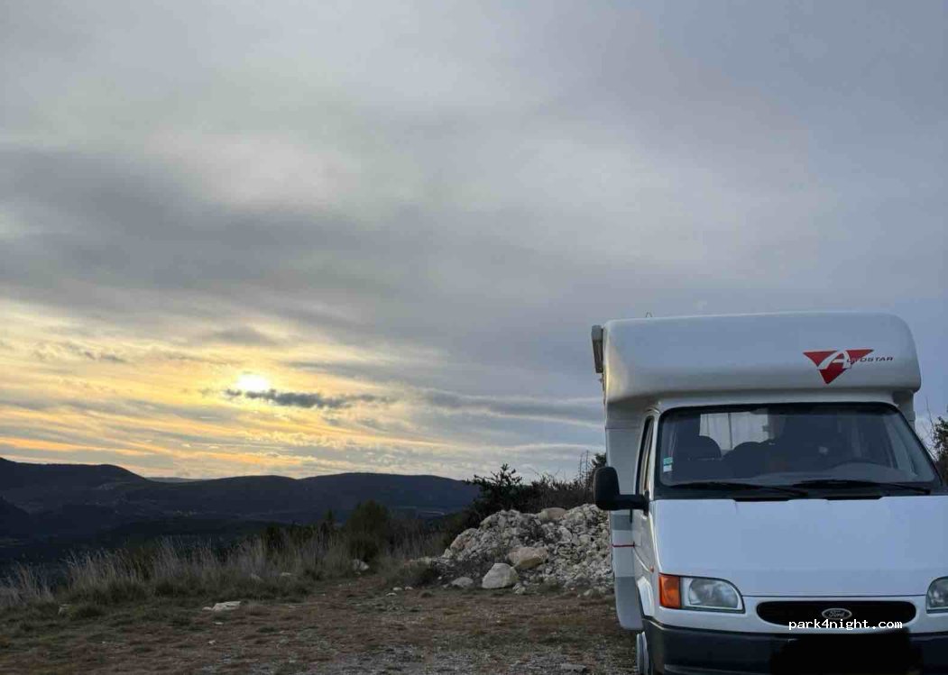(83840) Bargème - Unnamed Road — foto 2