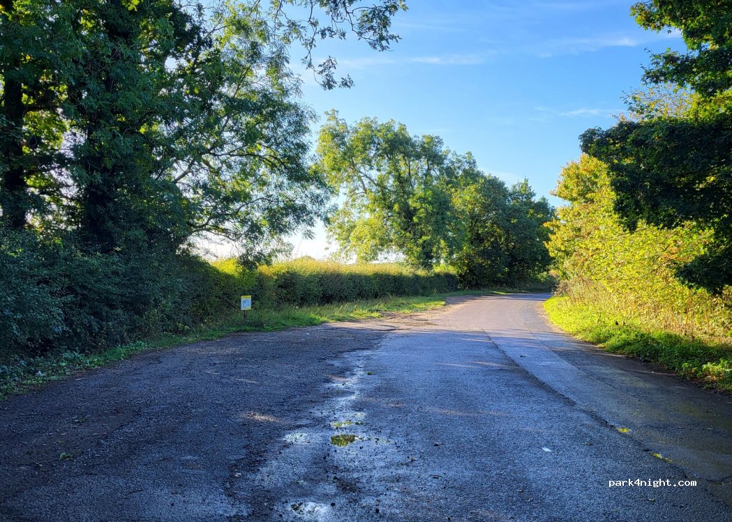 (NN12 8TD) Whittlebury - Towcester Road — foto
