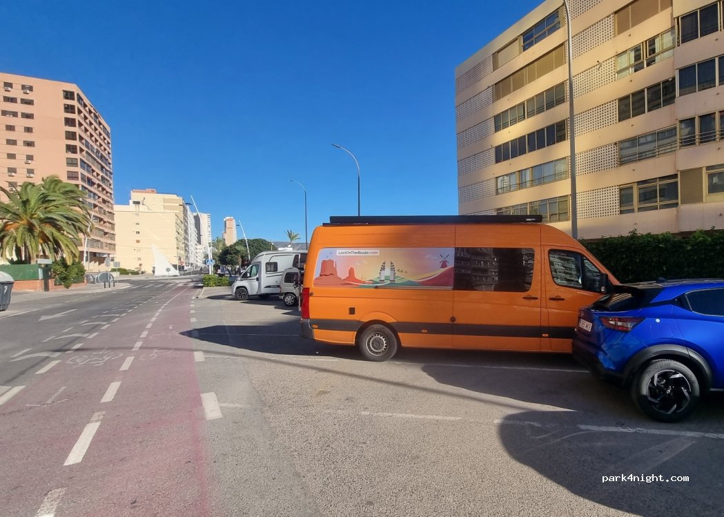 (03502) Benidorm - 3 Avinguda de la Vila Joiosa — foto 2