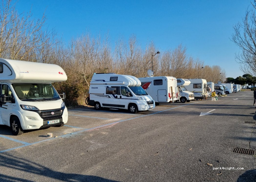 Parcheggio Auto e Camper Grado — foto 2