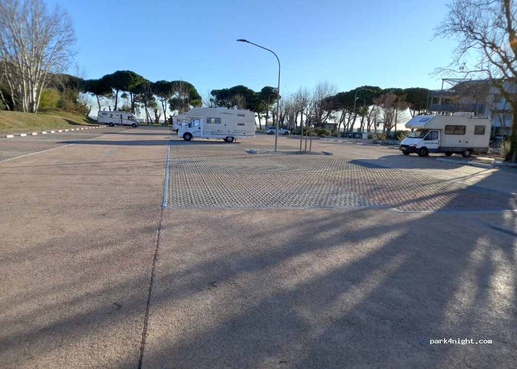 Parcheggio Auto e Camper Grado — foto 4
