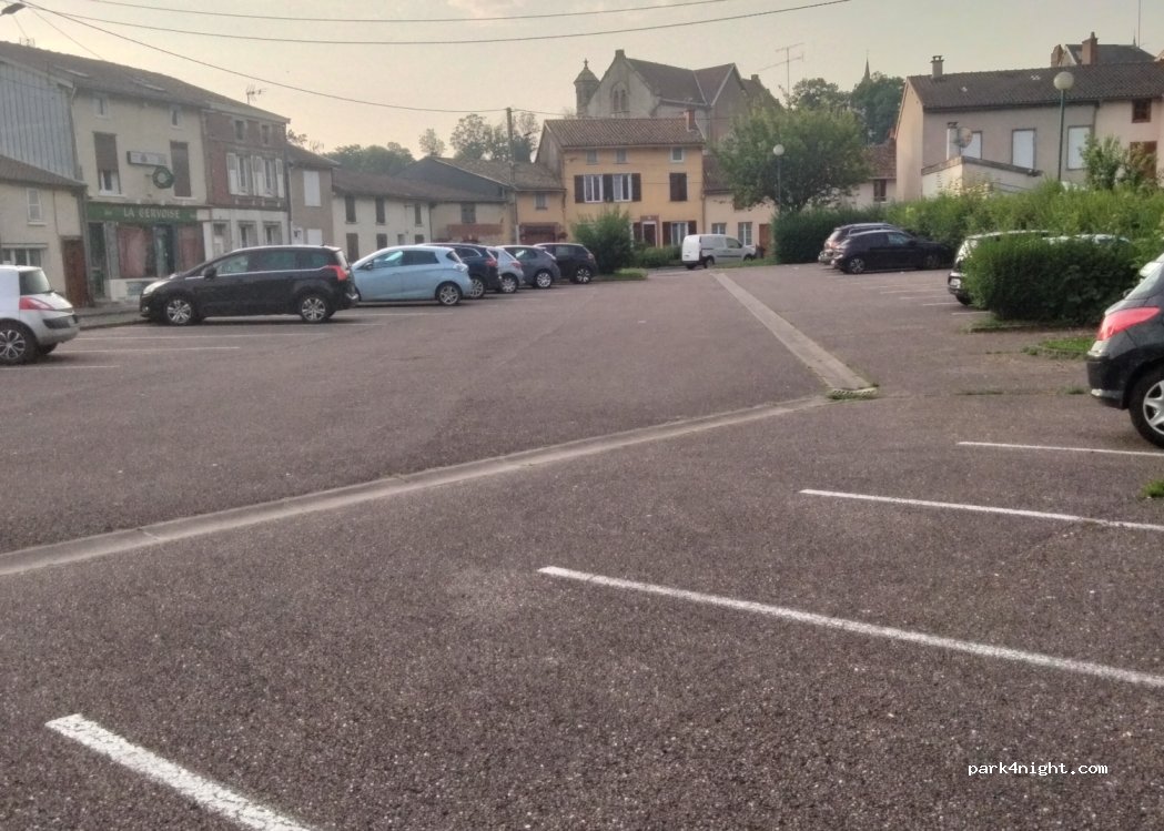 (51800) Sainte-Menehould - 2 Place de Guise — foto 3