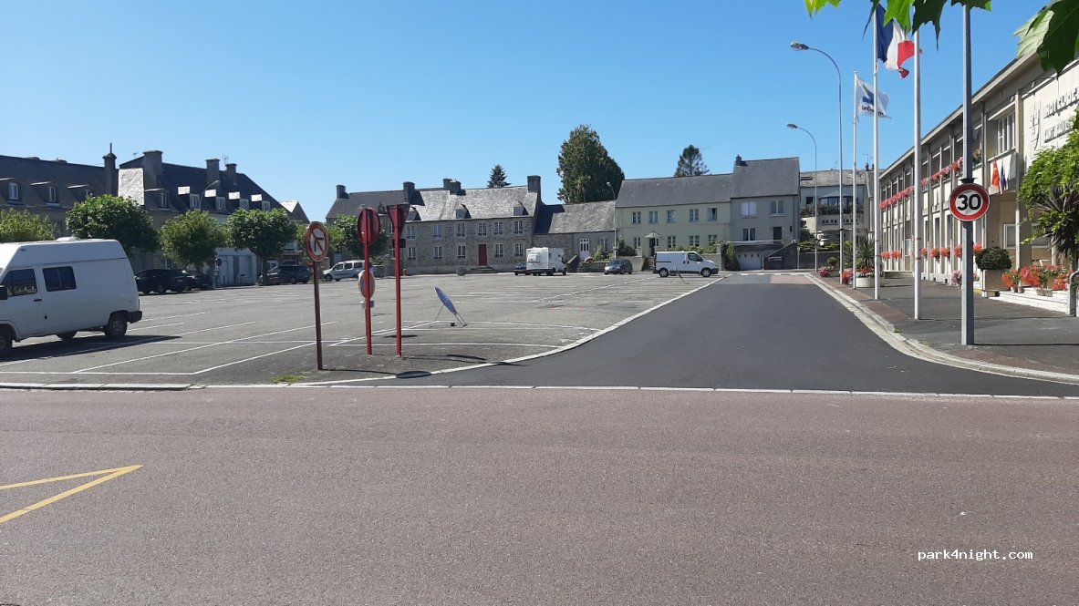 (50390) Saint-Sauveur-le-Vicomte - 6 Place Auguste Cousin — foto 2