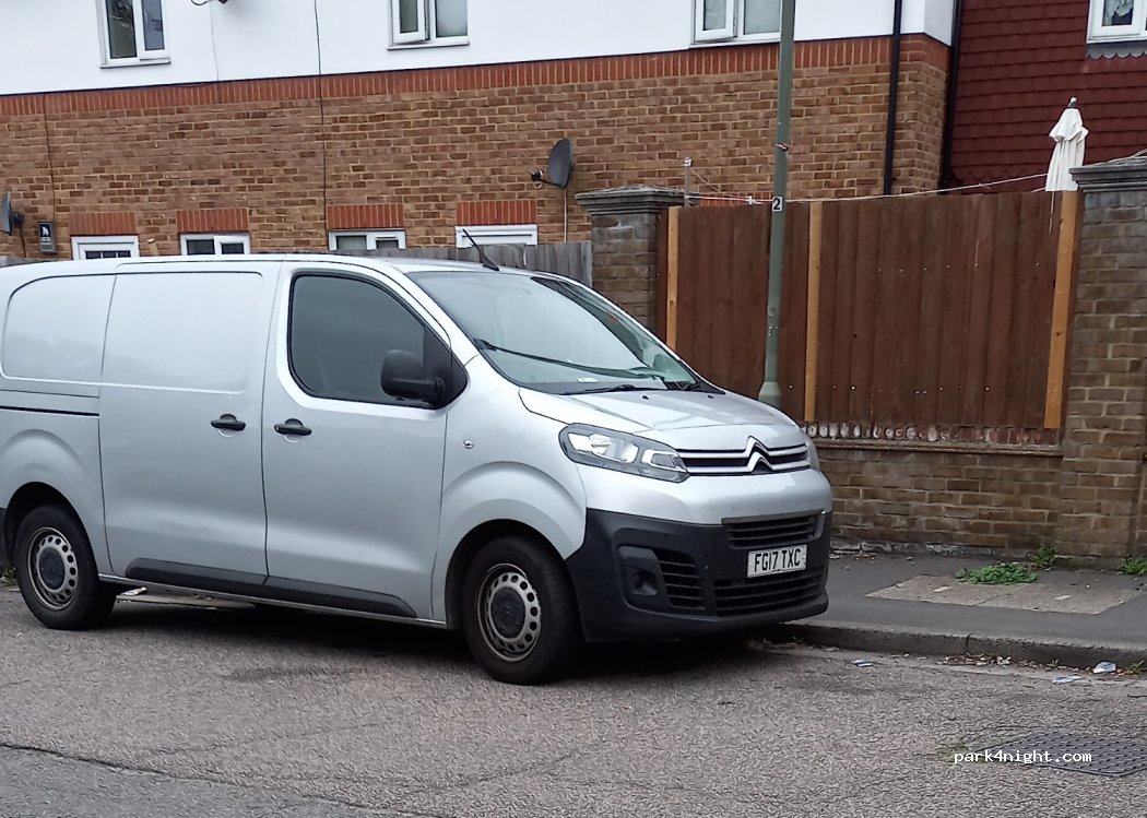 (TW19 7LX) Stanwell - Northumberland Close — foto