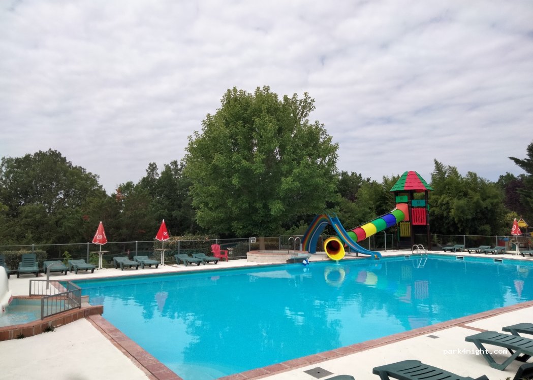 Camping Fontaine Du Roc — foto