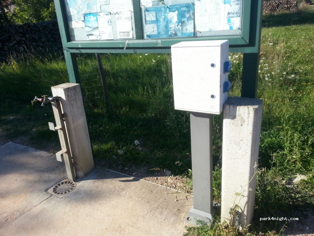 (71260) Saint-Gengoux-de-Scissé - Les Crays sur Bidon — foto