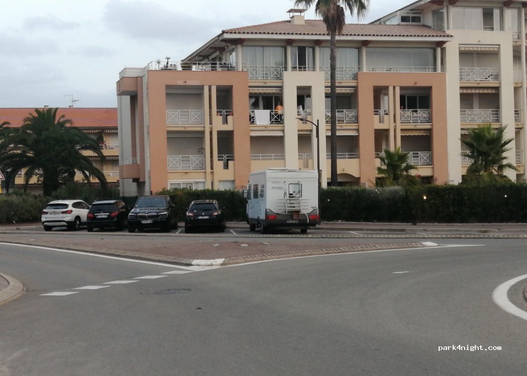 (83600) Fréjus - 53 Boulevard de la Mer — foto 3