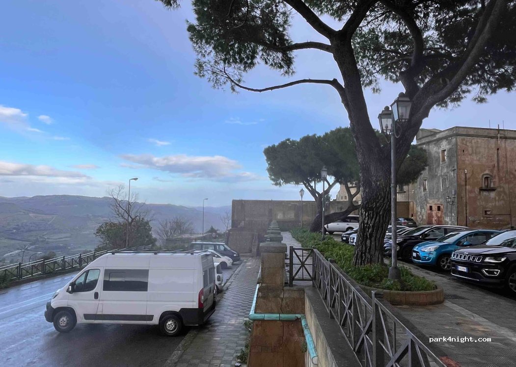 (95041) Caltagirone - Viale Regina Elena — foto