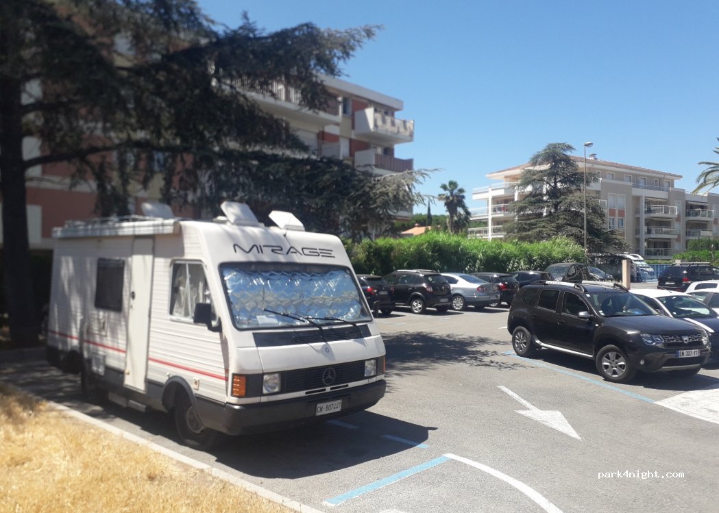 (83700) Saint-Raphaël - 450 Avenue de la Marne — foto 3