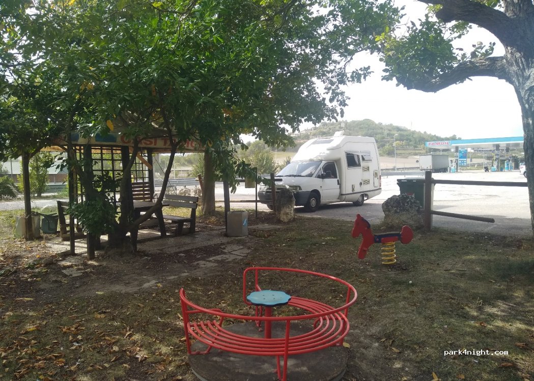 (67020) Castelnuovo - Strada Statale 17 — foto 2