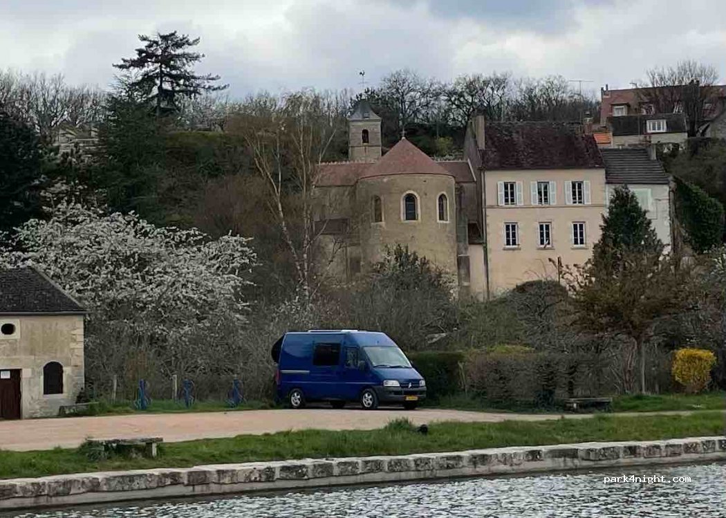 (58500) Chevroches - 22 Le Bourg — foto