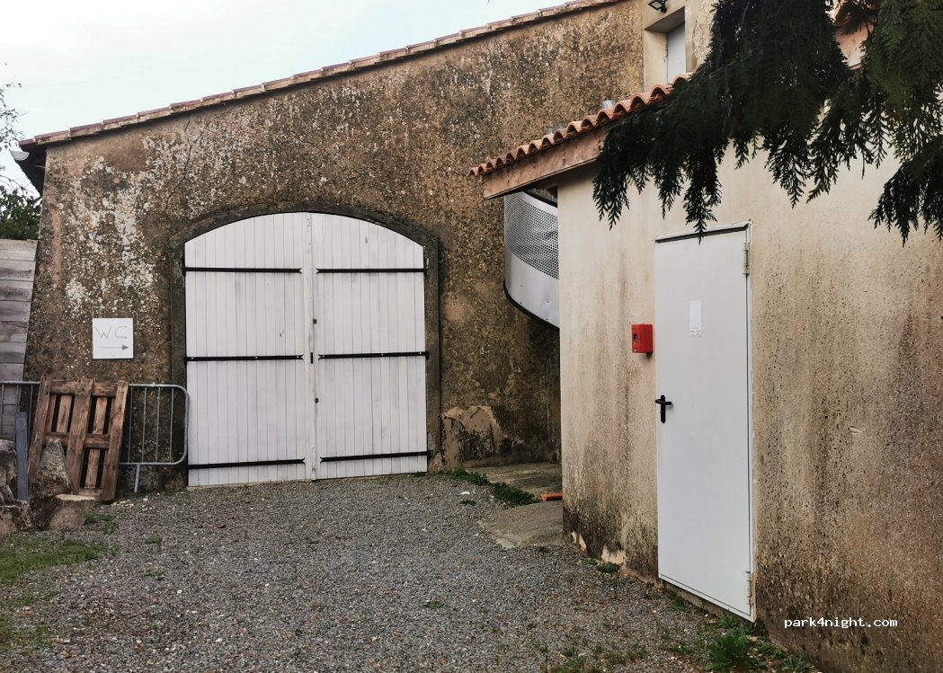 (33710) Bayon sur Gironde - Parking Mairie — foto 2