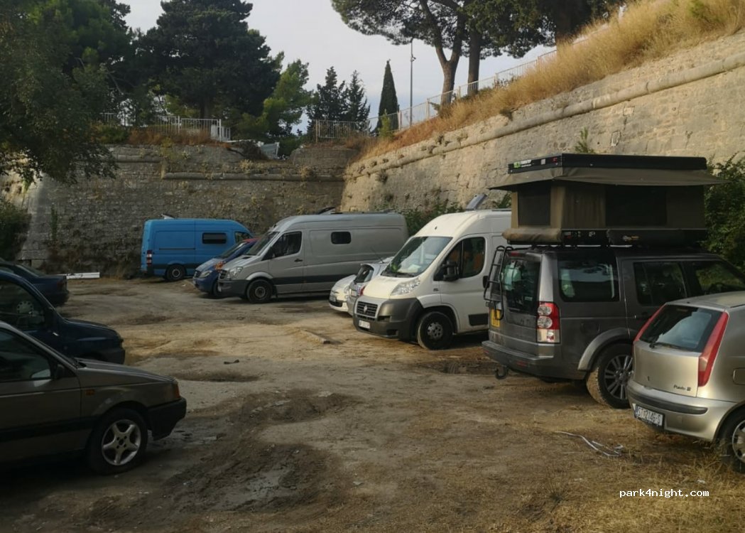 (21000) Split - 21 Vidilica ulica — foto