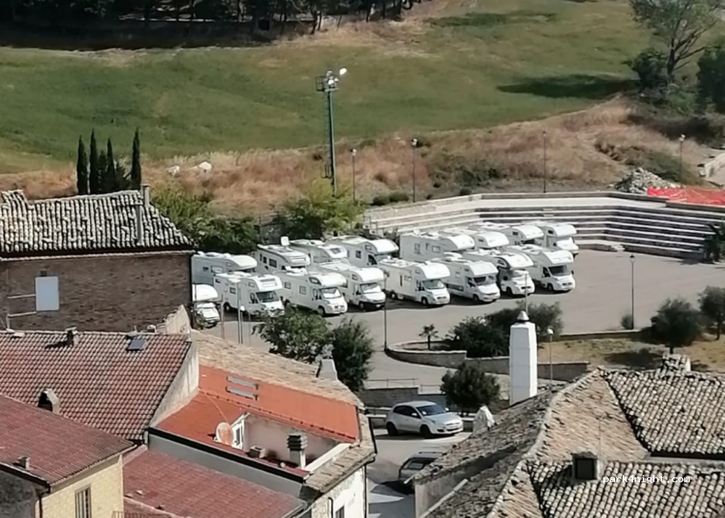(71020) Castelluccio Valmaggiore - piazza libertà — foto