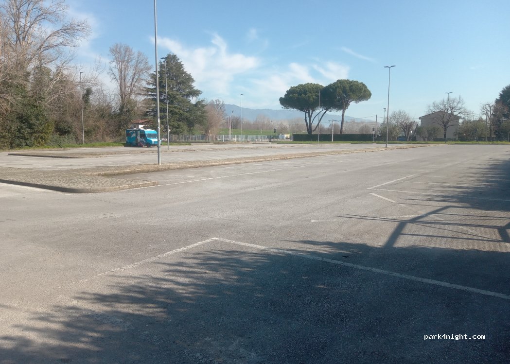 (55100) Lucca - 100 Via Arturo Marchi — foto 4