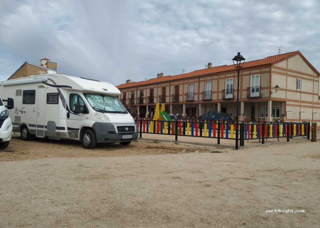 (05220) Madrigal de las Altas Torres - 26 Paseo de Fuera — foto
