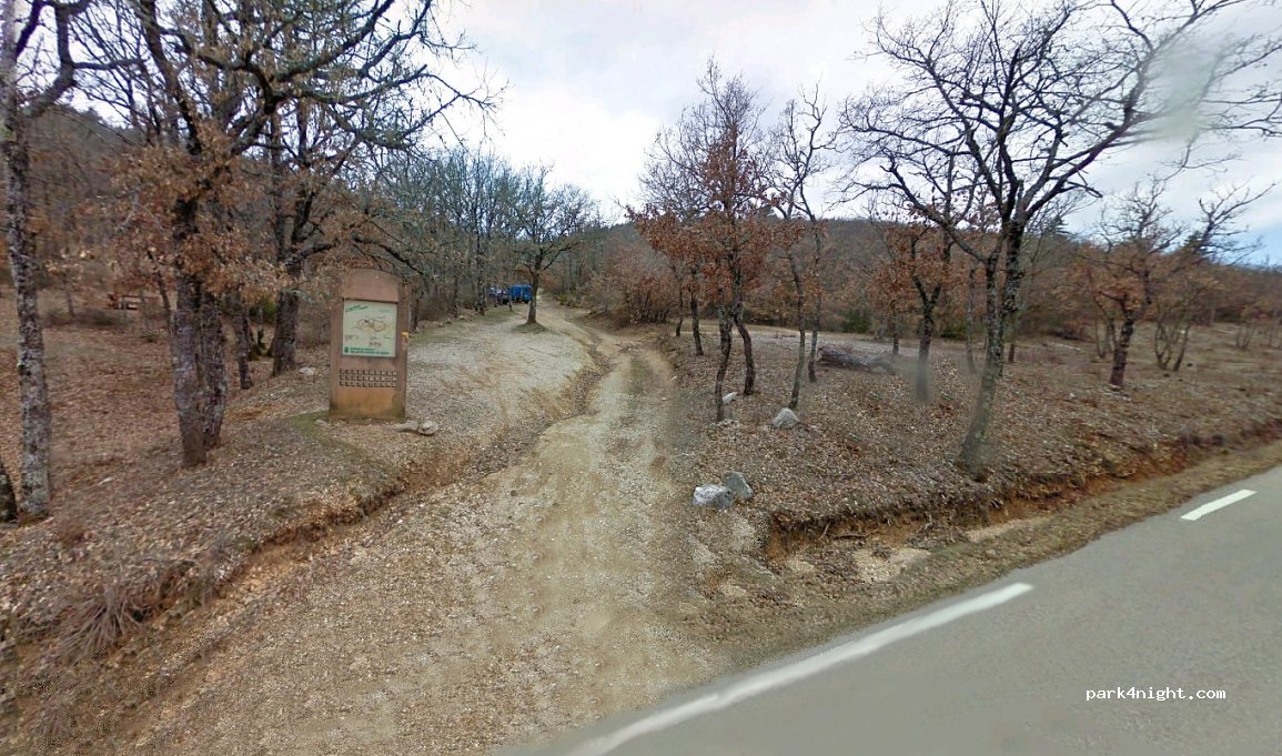 (84240) Vitrolles-en-Lubéron - D33 — foto