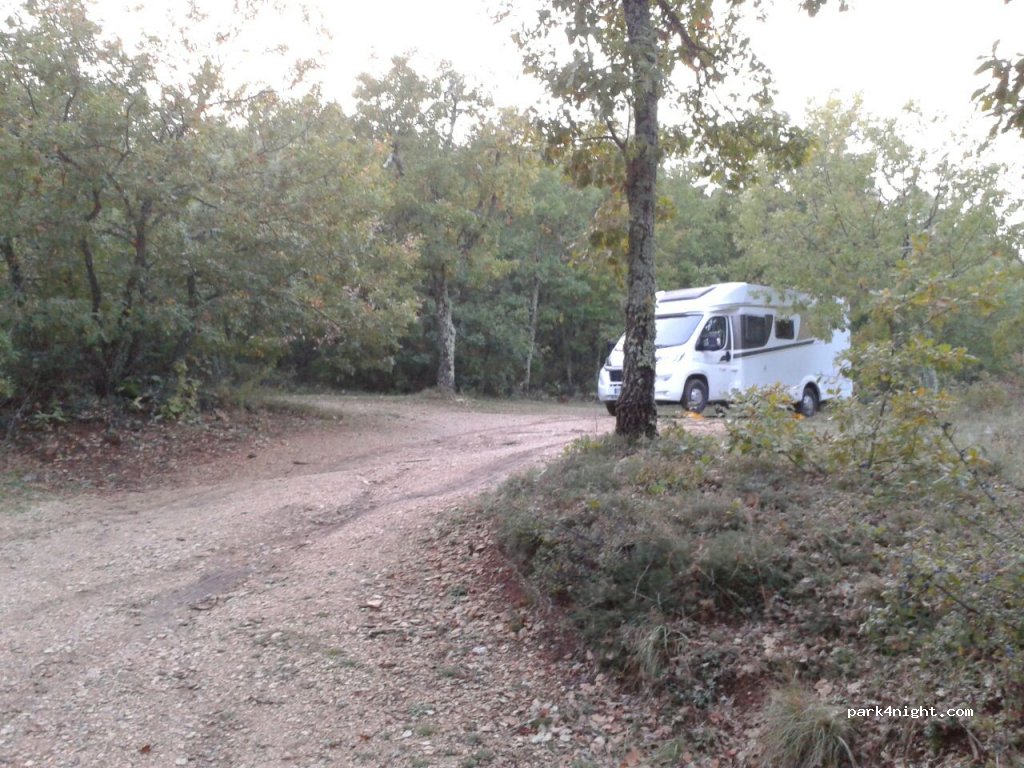 (84240) Vitrolles-en-Lubéron - D33 — foto 2