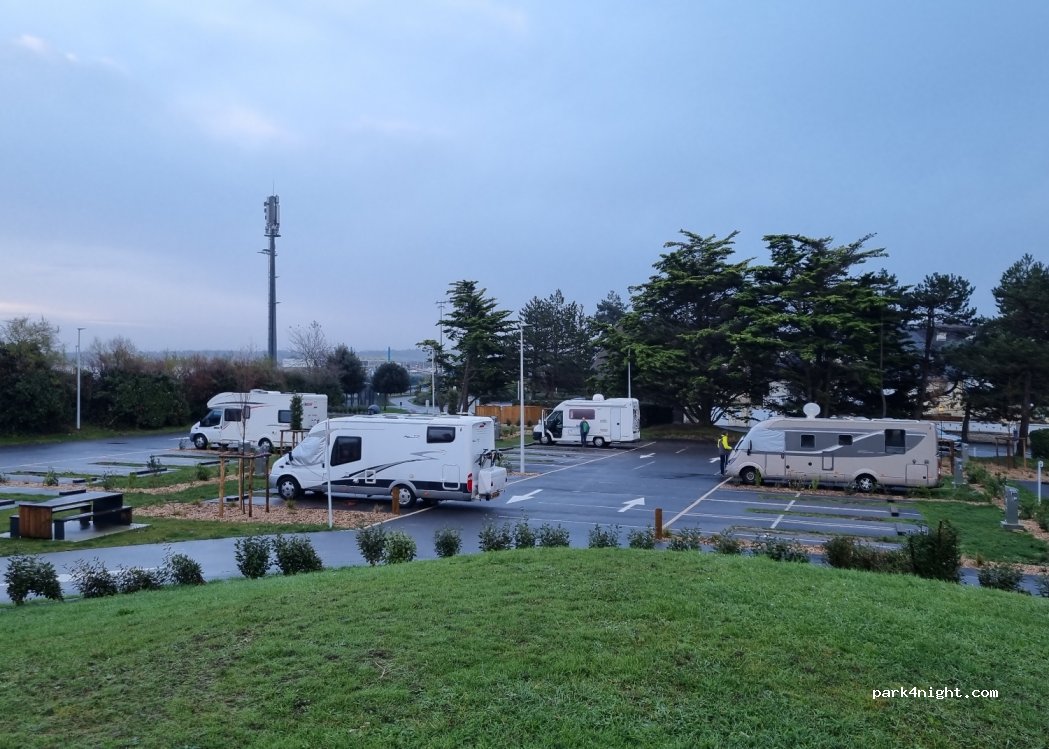 Aire de camping-car Ouistreham Riva-Bella — foto