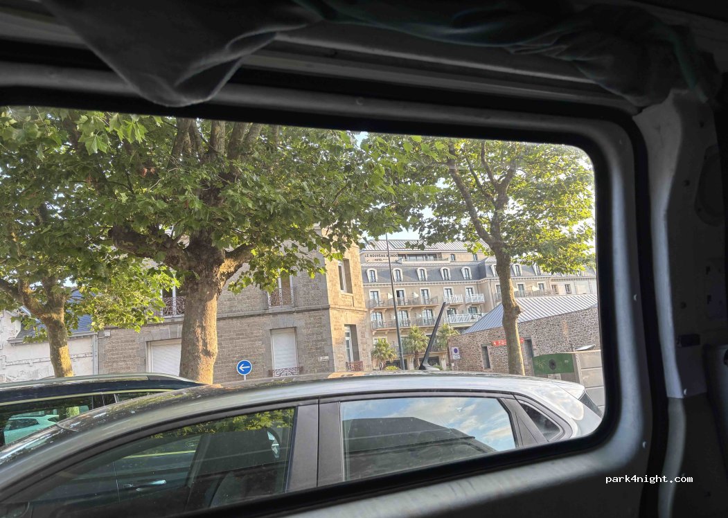 (35400) Saint-Malo - 6 Place Duguesclin — foto 3