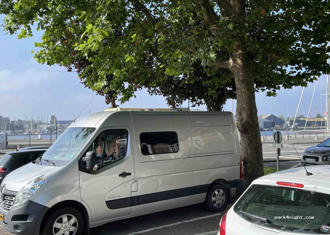 (35400) Saint-Malo - 6 Place Duguesclin — foto 4