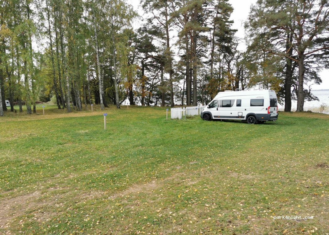 (810 40)  - 126 Övägen — foto