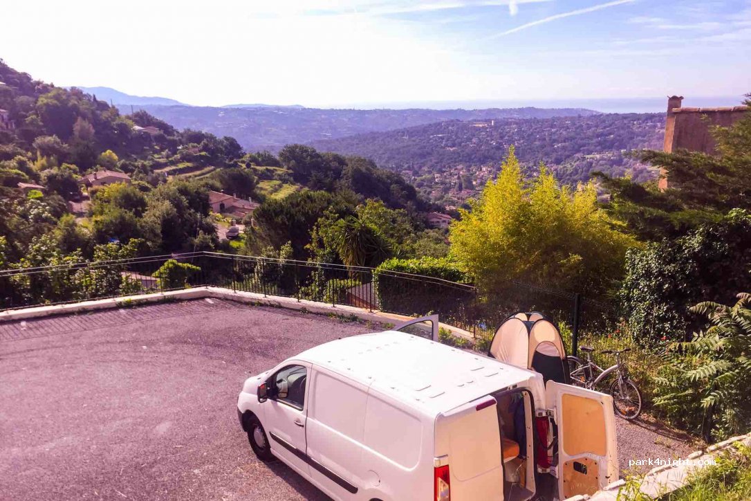 (06640) Saint-Jeannet - 81-165 Chemin de la Tourraque — foto