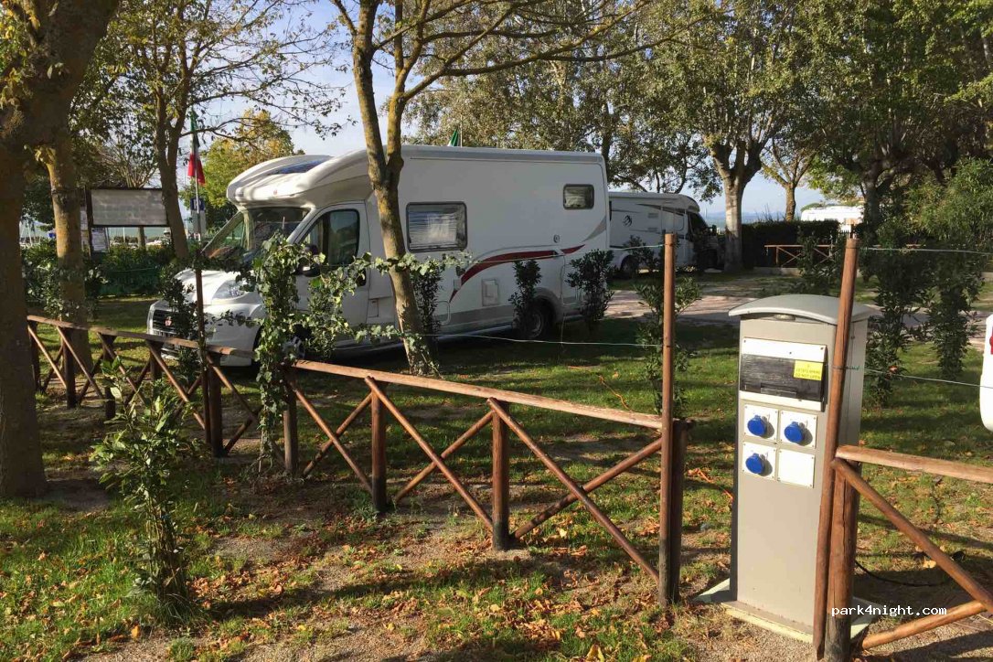 Area Sosta Camper L'Airone — foto