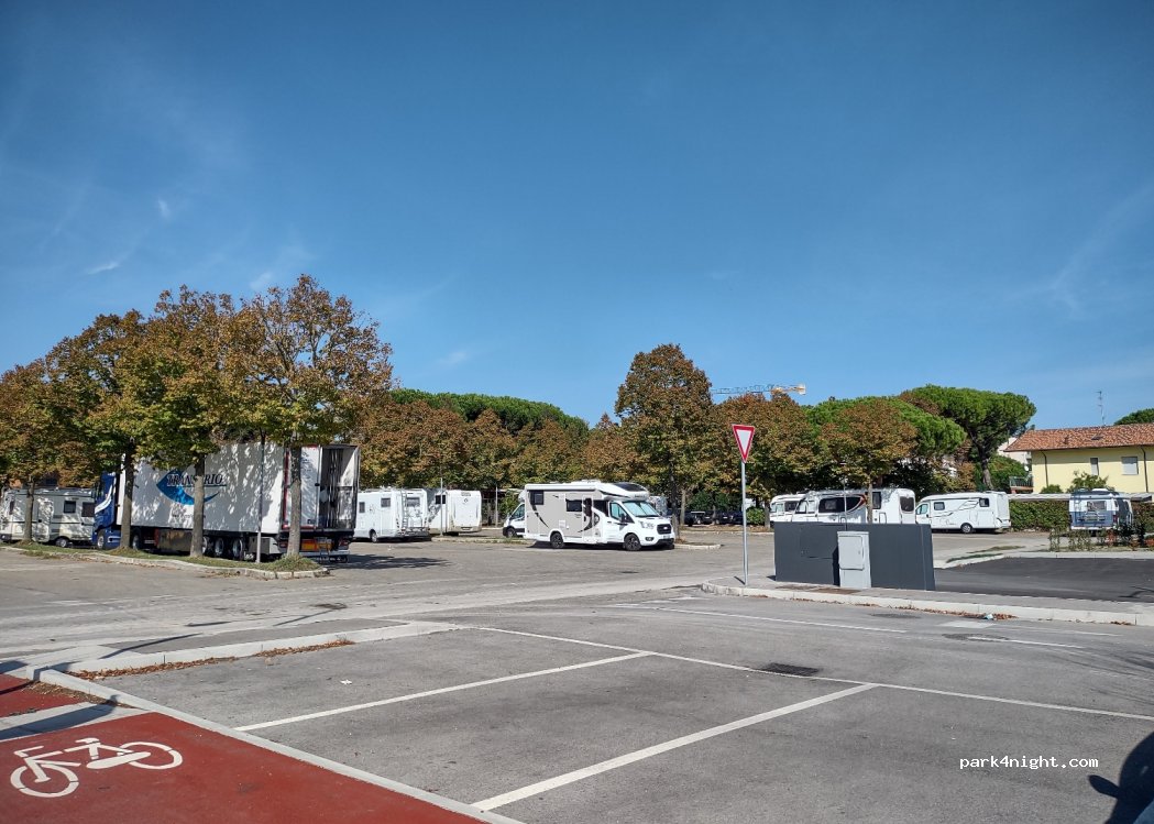 (48015) Cervia - 31 Viale Tritone — foto