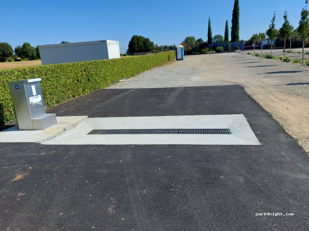 Aire de camping-cars Chauray — foto 2