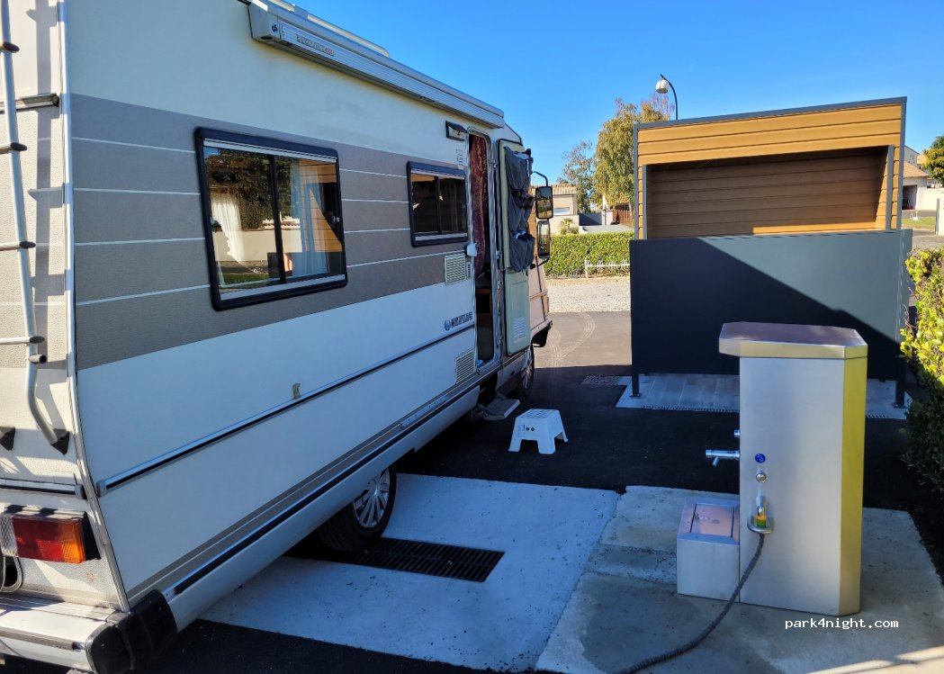 Aire de camping-cars Chauray — foto 4