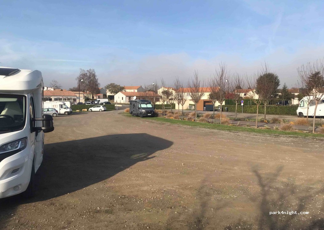 Aire de camping-cars Chauray — foto 5