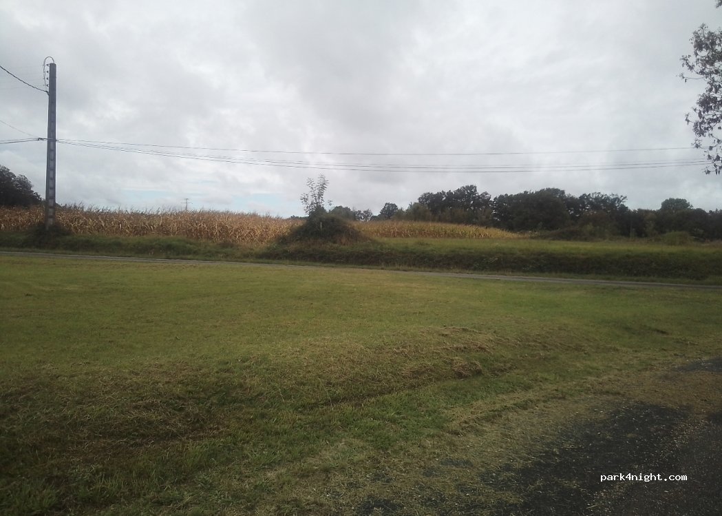 (16450) Saint-Claud - Unnamed Road — foto 4