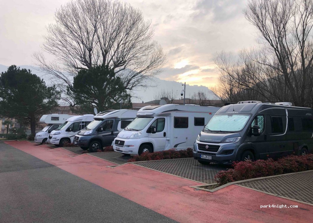 Area Sosta Camper - Tavernola Como — foto 2