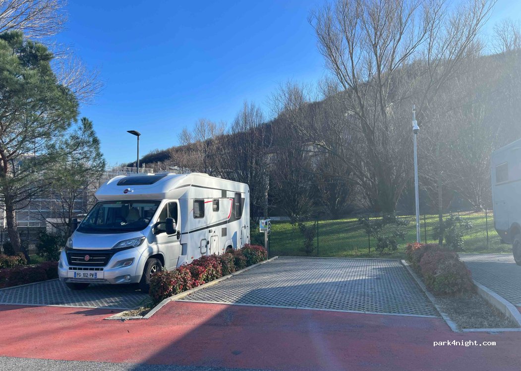 Area Sosta Camper - Tavernola Como — foto 4