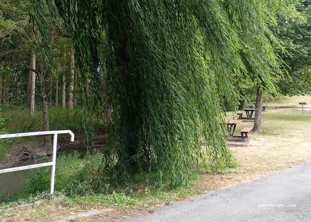 (16300) Salles-de-Barbezieux - Le Bourg — foto 4